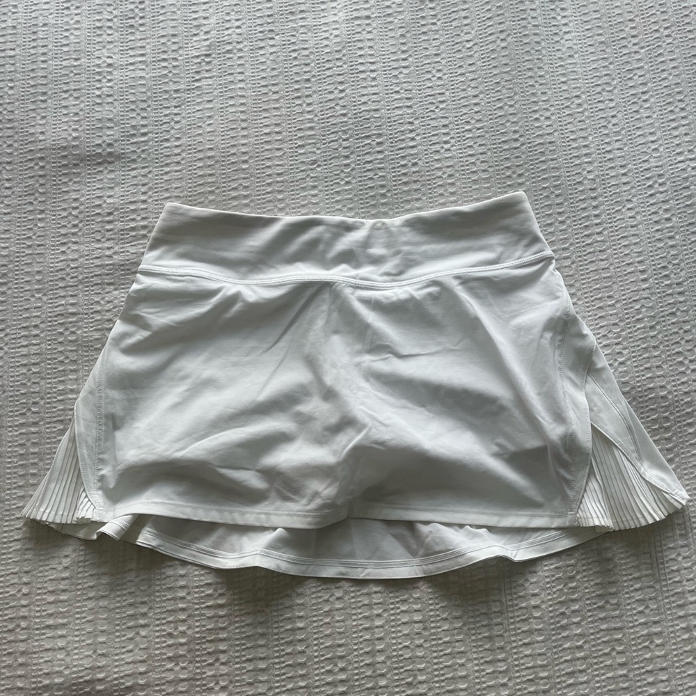 Lululemon white tennis skirt size US 6